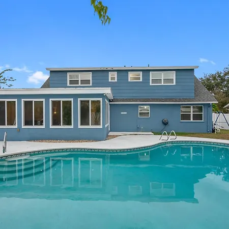 Tranquil Retreat With Huge Pool Near Tampa International Airport Villa